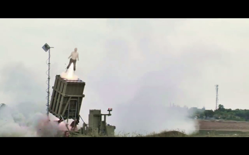 トランプ、プーチン、金正恩のそっくりさんのCM