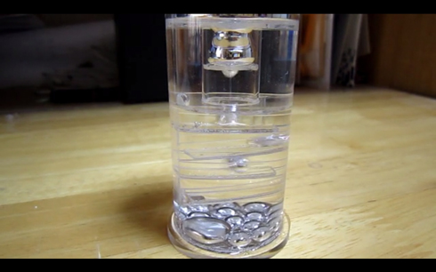 液体金属が滴る置物