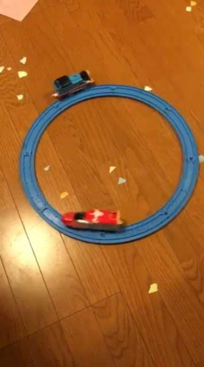 プラレール 2才児 発想 嫉妬 溝走り