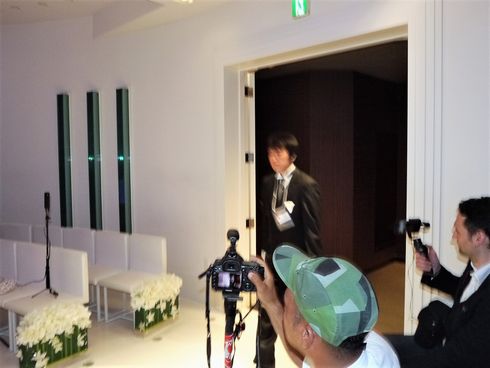 VR結婚式　二次元　本物　式場　hibiki works　新妻LOVELY×CATION