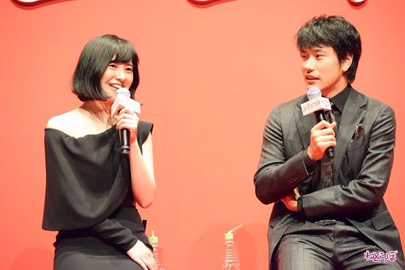 「クセが強い」と評された吉高さんは報道陣に「ポジティブに書いて」と呼び掛ける場面も