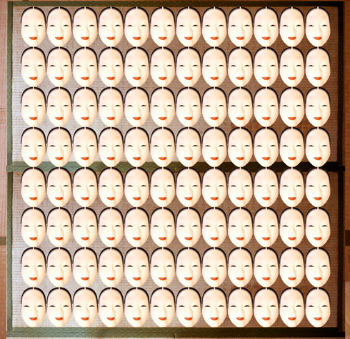 畳いっぱいの能面