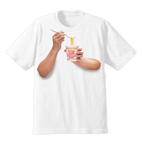 カップヌードル食ってる風Tシャツ