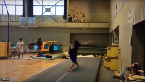 エクストリーム アクロバティック 土下座 ゆか 体操