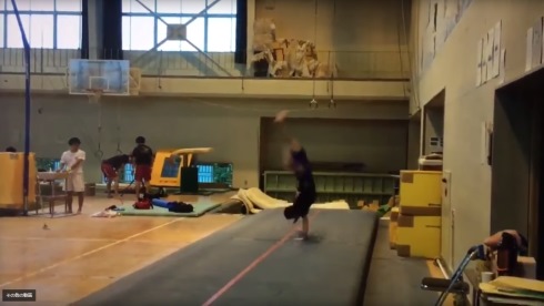 エクストリーム アクロバティック 土下座 ゆか 体操