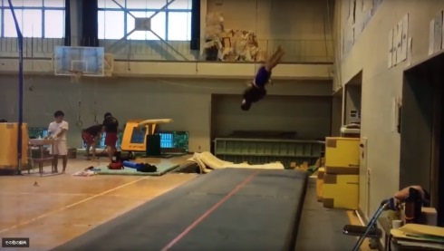 エクストリーム アクロバティック 土下座 ゆか 体操