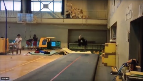 エクストリーム アクロバティック 土下座 ゆか 体操