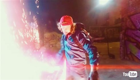 俺のスタイリッシュ・ムーブを見せてやるぜ！　ハンドスピナーを題材にしたバトルアニメ風動画が血湧き肉躍るクオリティー