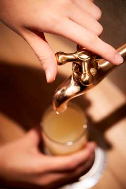 巨大 カフェオーレ蛇口 道頓堀 グリコサイン