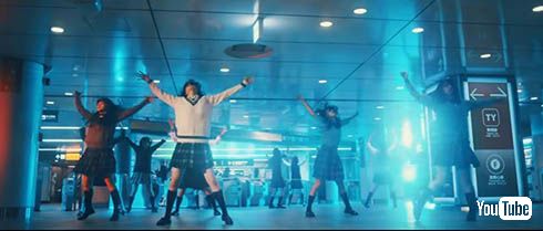 月曜日の朝、スカートを切られた