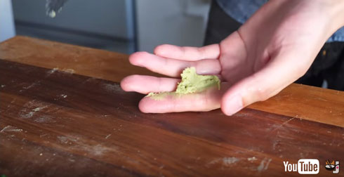 空豆をつぶしたところ