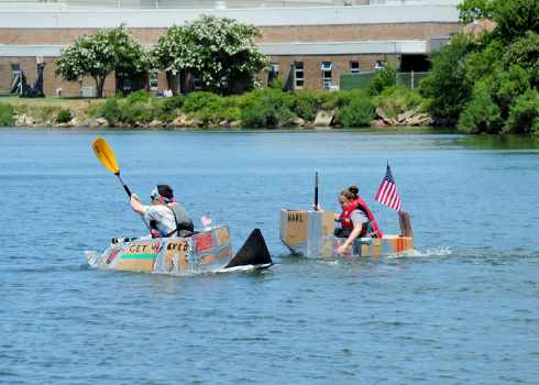 在日米海軍司令部 最新鋭艦 ダンボール