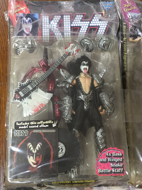 「KISS」ジーン・シモンズそっくりな子牛