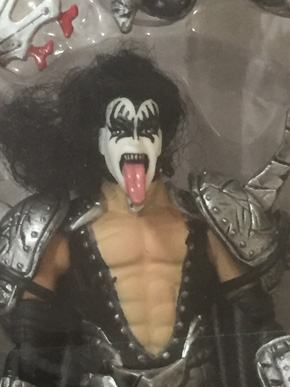 「KISS」ジーン・シモンズそっくりな子牛