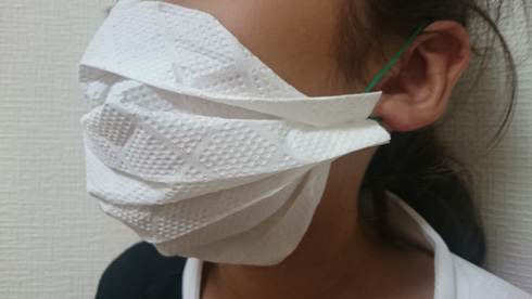 キッチンペーパーを使った簡易マスクの作り方