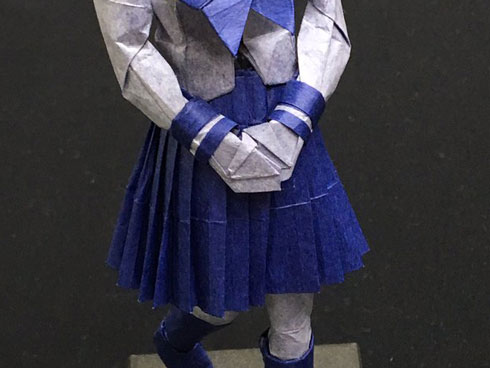 折り紙女子高生　スカートアップ