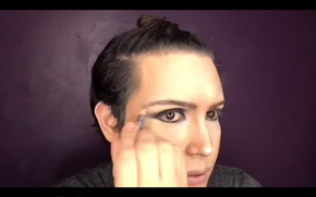 エマ・ワトソンさんに変身するPaolo Ballesterosさんのメイク