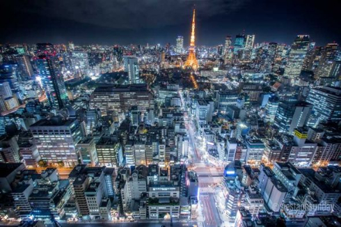 東京駅 雨の日 反射 写真