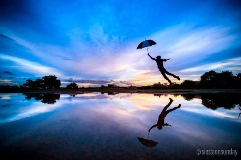 東京駅 雨の日 反射 写真