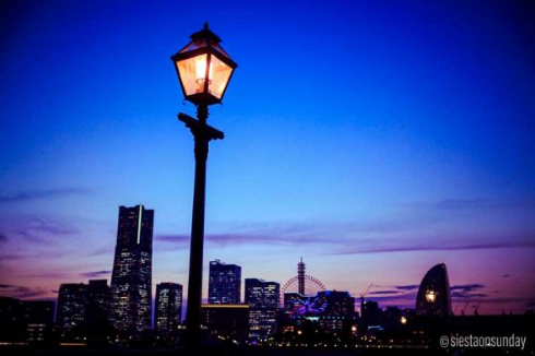 東京駅 雨の日 反射 写真