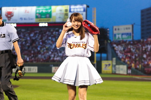 8月19日「東北楽天ゴールデンイーグルスvs福岡ソフトバンクホークス」の始球式で投球した渡邉さん