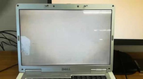 パソコン ディスプレイ 画面 見えない 眼鏡 偏光