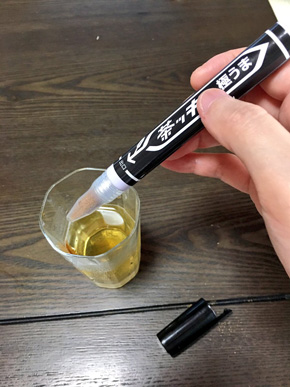 スティック型の粉末茶入れ「茶ッキー」