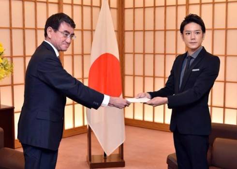 ジャニーズ　滝沢秀明　外務省　親善大使　写真　ネット　掲載