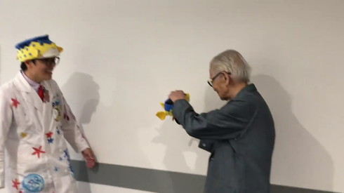 畑がさかなクンのパペットに「よ〜しよし」