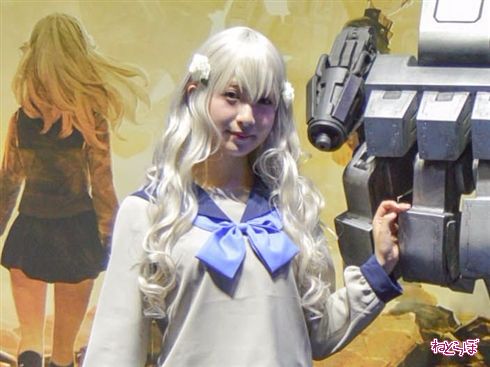 東京ゲームショウでお出迎えしてくれたコンパニオンさんたち！　お姉さんとメカと世紀末救世主フレンズが勢ぞろい
