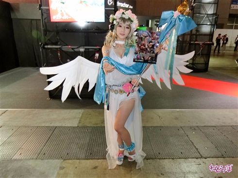 東京ゲームショウでお出迎えしてくれたコンパニオンさんたち！　お姉さんとメカと世紀末救世主フレンズが勢ぞろい