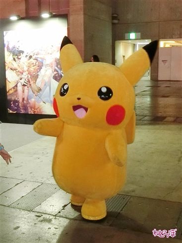 東京ゲームショウでお出迎えしてくれたコンパニオンさんたち！　お姉さんとメカと世紀末救世主フレンズが勢ぞろい