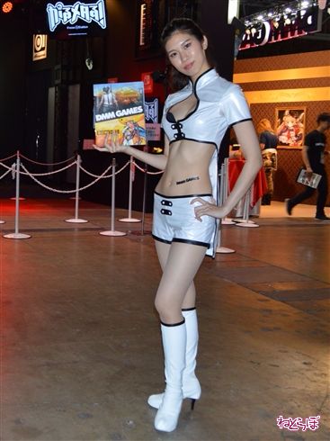 東京ゲームショウでお出迎えしてくれたコンパニオンさんたち！　お姉さんとメカと世紀末救世主フレンズが勢ぞろい