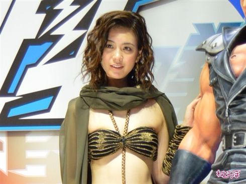 東京ゲームショウでお出迎えしてくれたコンパニオンさんたち！　お姉さんとメカと世紀末救世主フレンズが勢ぞろい