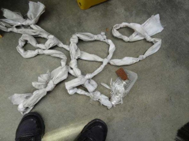 排水溝 子猫 救出 ペットボトル