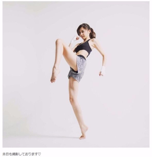 朝比奈彩 キックボクシング 9頭身 股下