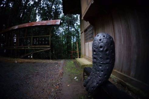 謎　オブジェ　神社　アート　中之条　トリックスター　浅野暢晴　中之条ビエンナーレ