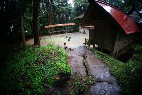 謎　オブジェ　神社　アート　中之条　トリックスター　浅野暢晴　中之条ビエンナーレ