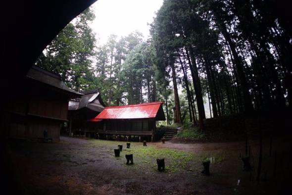 謎　オブジェ　神社　アート　中之条　トリックスター　浅野暢晴　中之条ビエンナーレ