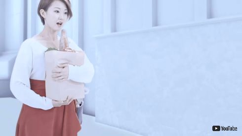 元KARAのク・ハラさんらが出演する「オルフェス（ALFACE）」のCMが炎上