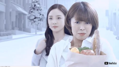 元KARAのク・ハラさんらが出演する「オルフェス（ALFACE）」のCMが炎上