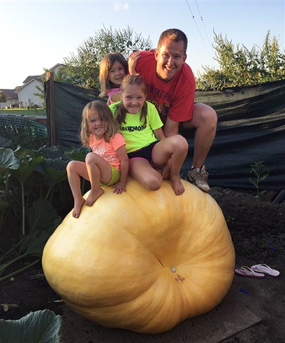 世界一大きなニンジンがギネス認定される　重さ10キロオーバーでクトゥルフ的迫力