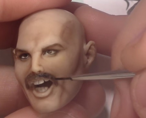 ガイコツから作るフレディ・マーキュリー