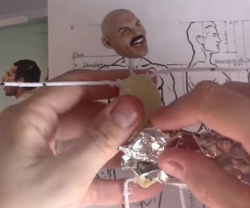 ガイコツから作るフレディ・マーキュリー