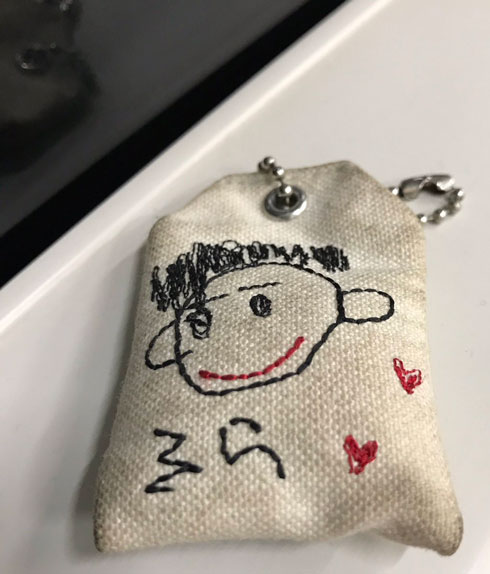 村田綾さんの拾ったお守りが、Twitterのおかげで持ち主のもとへ