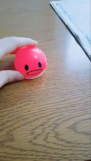 100円ショップのシュールなおもちゃ