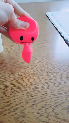 100円ショップのシュールなおもちゃ