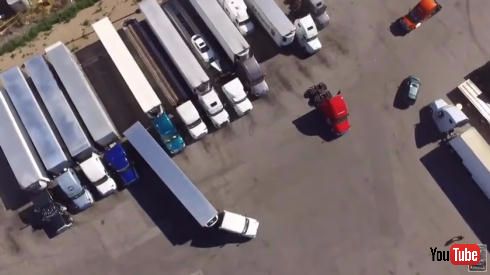 トレーラーのバック駐車