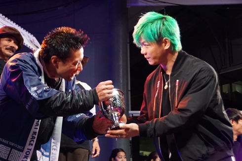 UVERworld ボックスカート レッドブル 真太郎 信人 誠果