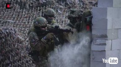 ロシア カラシニコフ 銃 発砲 動画